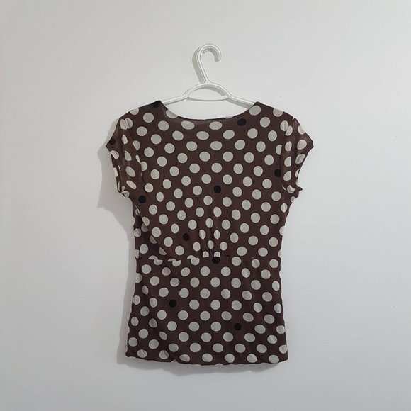 Brown V-Neck Short Sleeve Blouse with Polka Dots - Picture 5 of 9